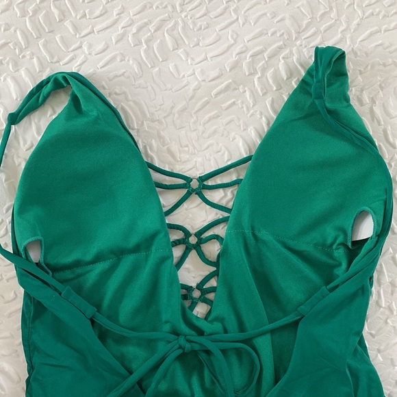 One Piece Bikini - Picture 4 of 4